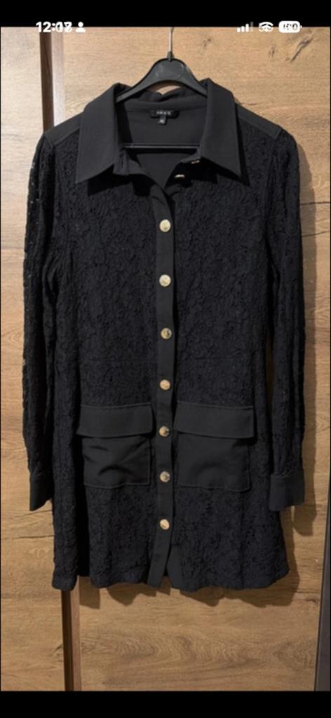 Zwart kanten jurkje met gouden knopen, Kleding | Dames, Blouses en Tunieken, Ophalen of Verzenden, Nieuw, Maat 42/44 (L), Zwart