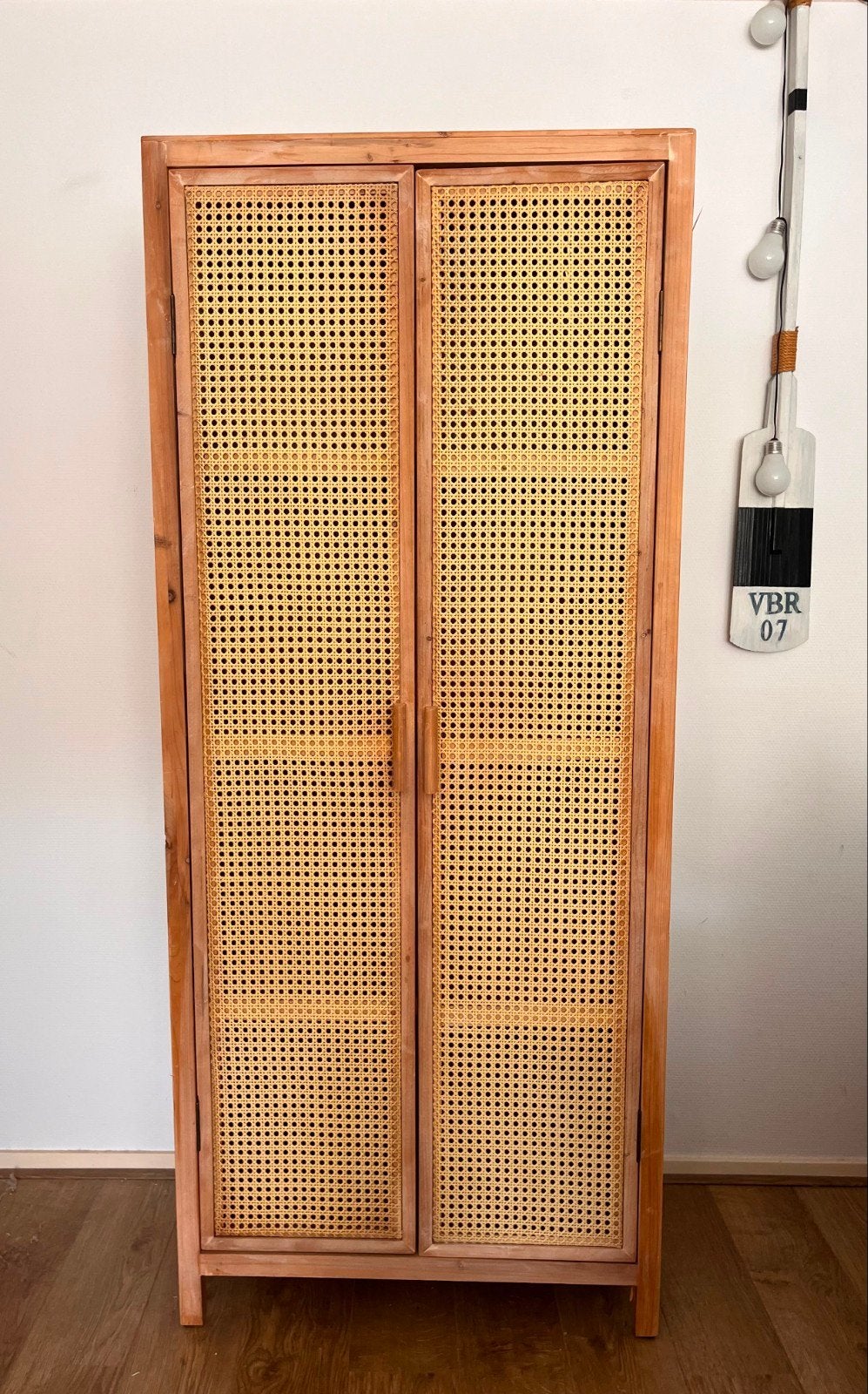 Moet ZSM weg: Houten kast met webbing deuren 165x70x38,5cm, Ophalen