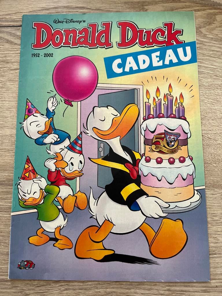 Donald Duck Cadeau 1952-2002 - Jubileumuitgave, Eén stripboek, Ophalen of Verzenden, Zo goed als nieuw