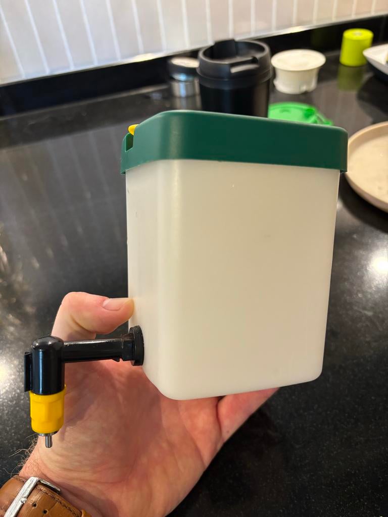 Drinkbak kippen/knaagdieren, Ophalen, Drinken en Voederen