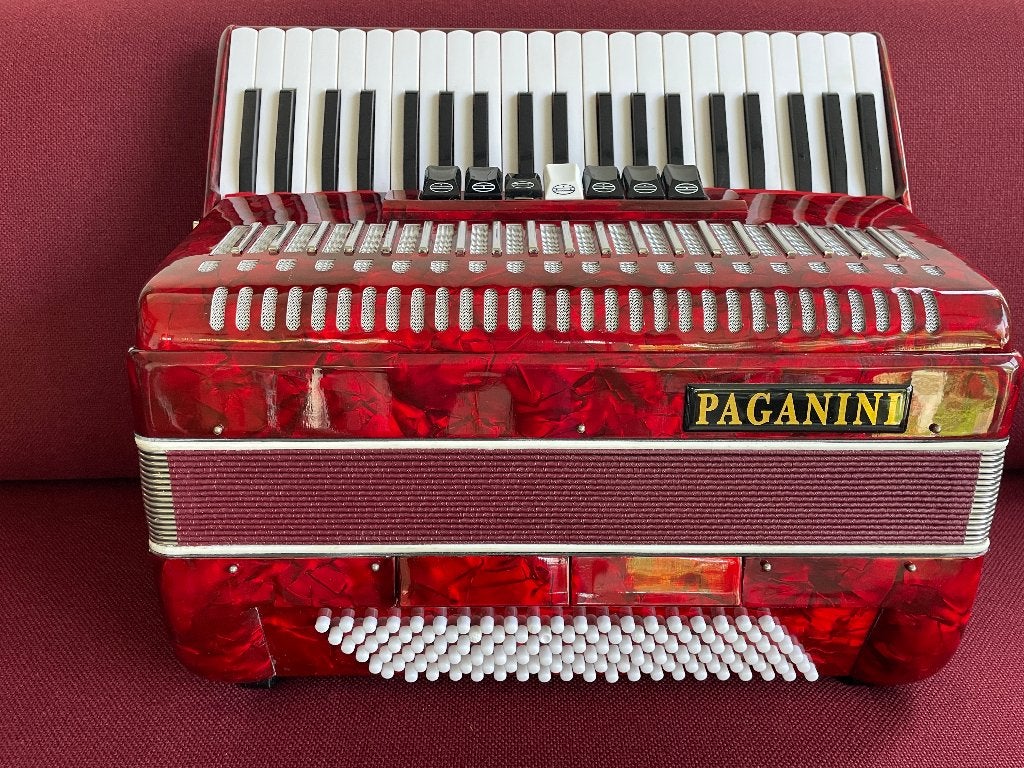 Z.g.a.n. Paganini accordeon . 96 bas ., Muziek en Instrumenten, Overige merken, Met koffer, Zo goed als nieuw, 96-bas