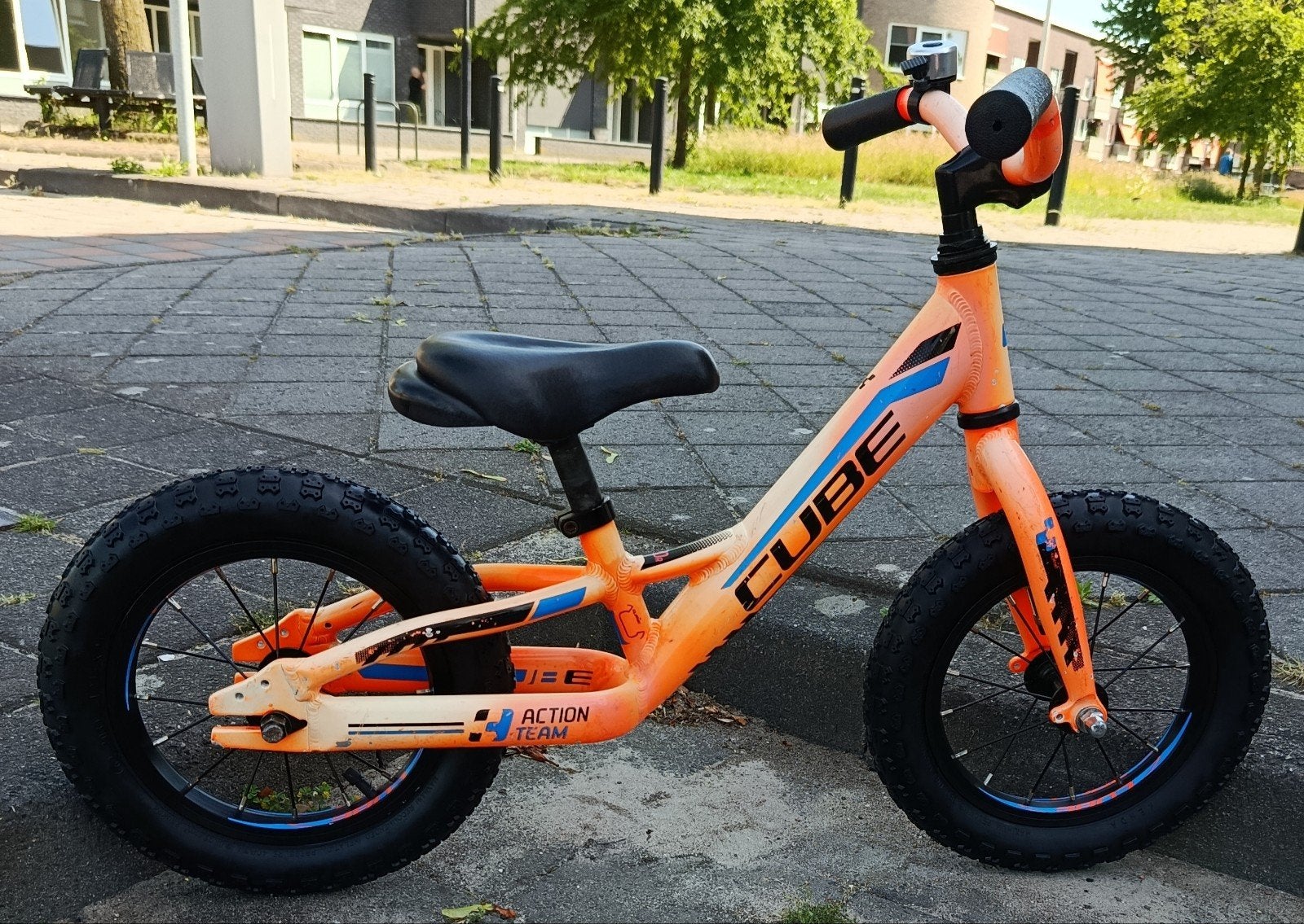 Cube 120 loopfiets - Oranje (opbrengst is voor KiKa), Ophalen, Gebruikt, Minder dan 16 inch, Cube
