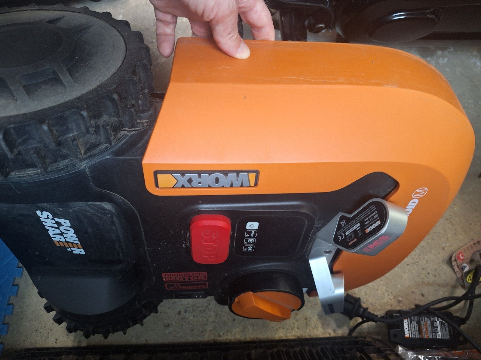 Worx Landroid M500 acs robotmaaier met extra losse acculader, Tuin en Terras, Ophalen, Gebruikt