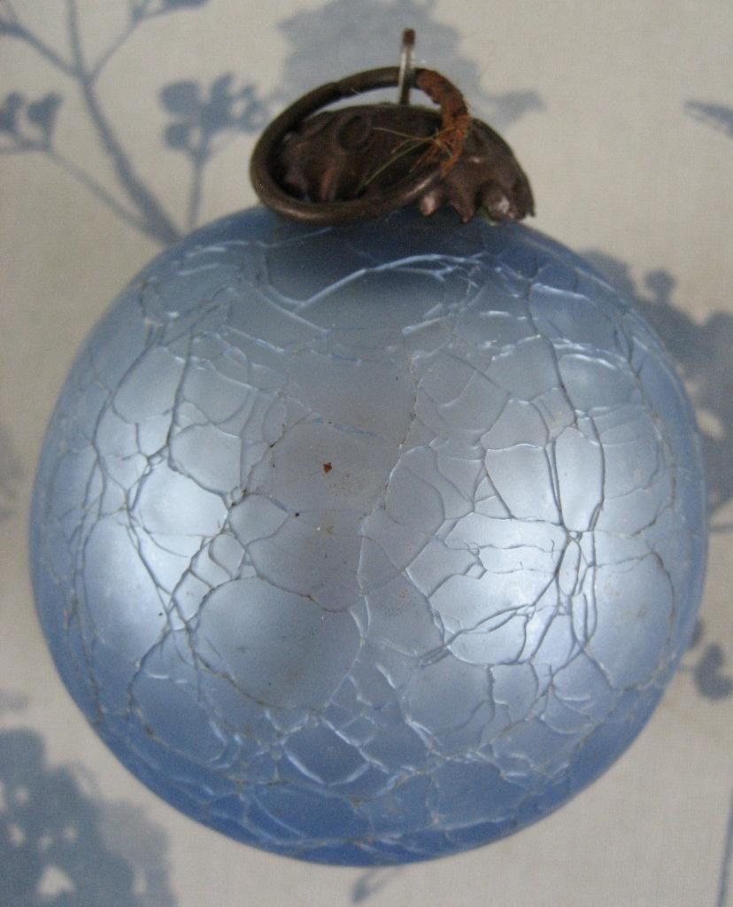 Vintage craquelé kerstbal, blauw, glas., Diversen, Ophalen of Verzenden, Gebruikt