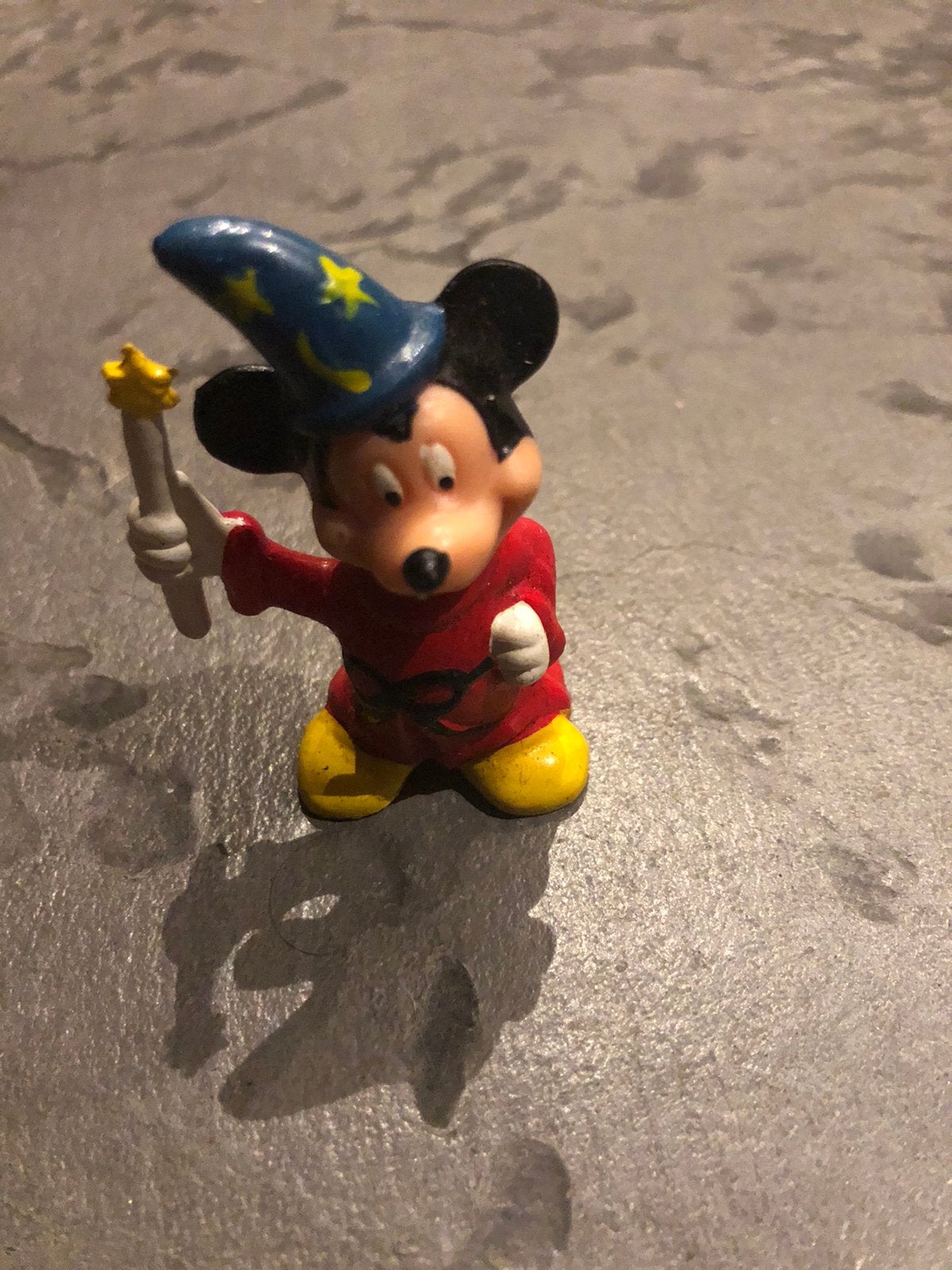 Vintage mickey  mouse als tovenaars leerling figuurtje, Ophalen, Zo goed als nieuw