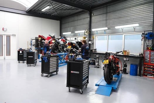 KTM 690 DUKE (bj 2017), E 3
A-5230  MATTIGHOFEN, AT, Bedrijf, Super Sport, KTM Sportmotorcycle Ned B.V.