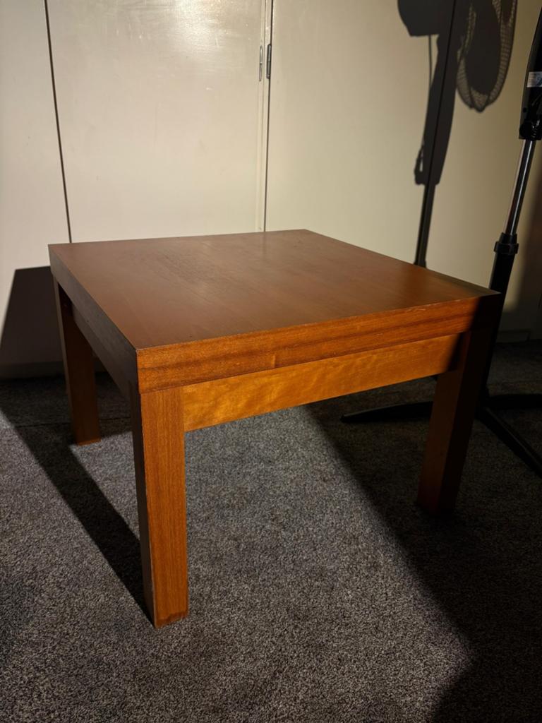 Strakke houten salontafel 2x / bijzettafel (55x55x40cm), Gebruikt, 50 tot 100 cm, Modern, Strak, Vierkant