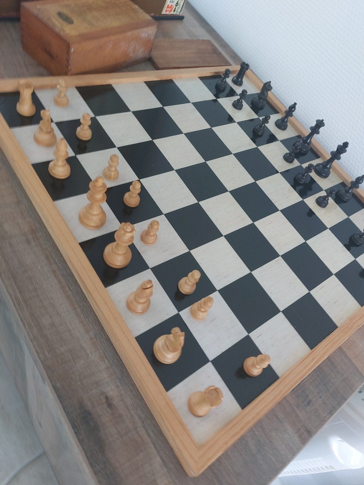 Schaak- en dambord met stukken van Homas Spelen, Hobby en Vrije tijd, Gezelschapsspellen | Bordspellen, Een of twee spelers, Ophalen of Verzenden
