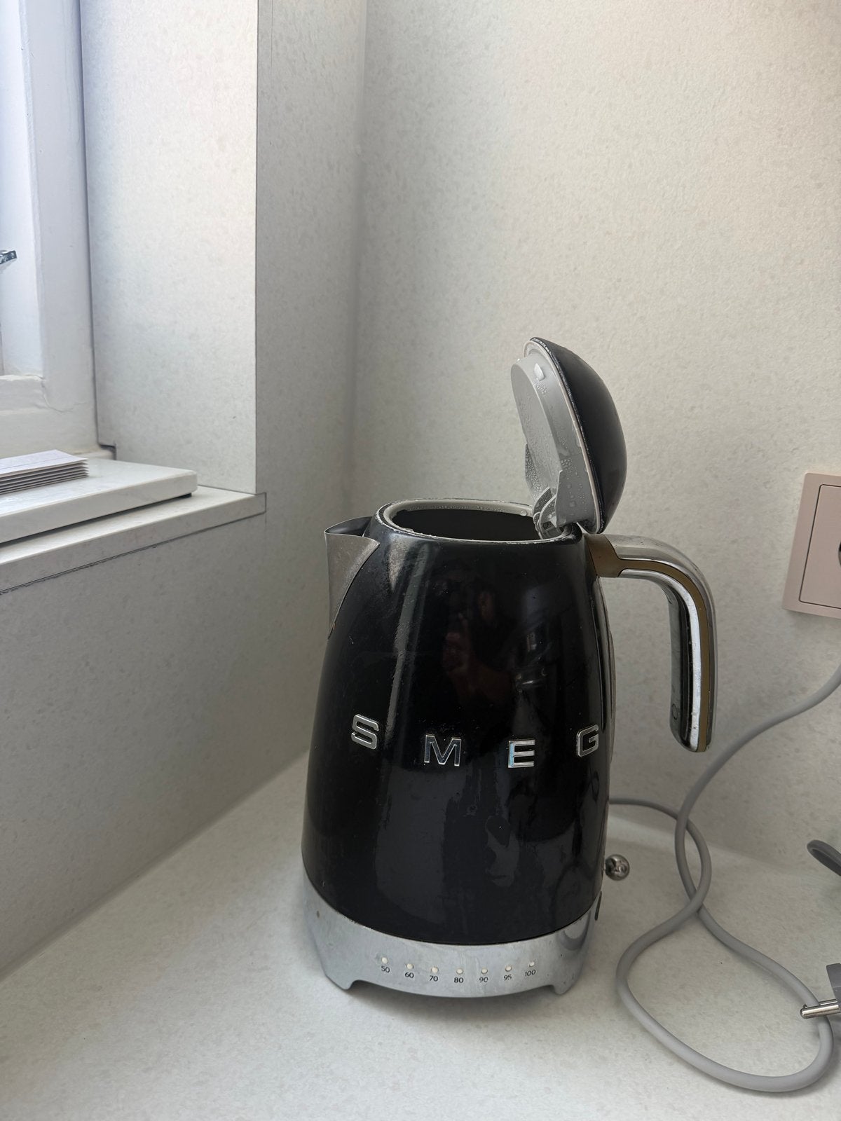 Smeg waterkoker - Zeer weinig gebruikt, Witgoed en Apparatuur, Waterkokers, 1 tot 2 liter, Ophalen of Verzenden, Zo goed als nieuw