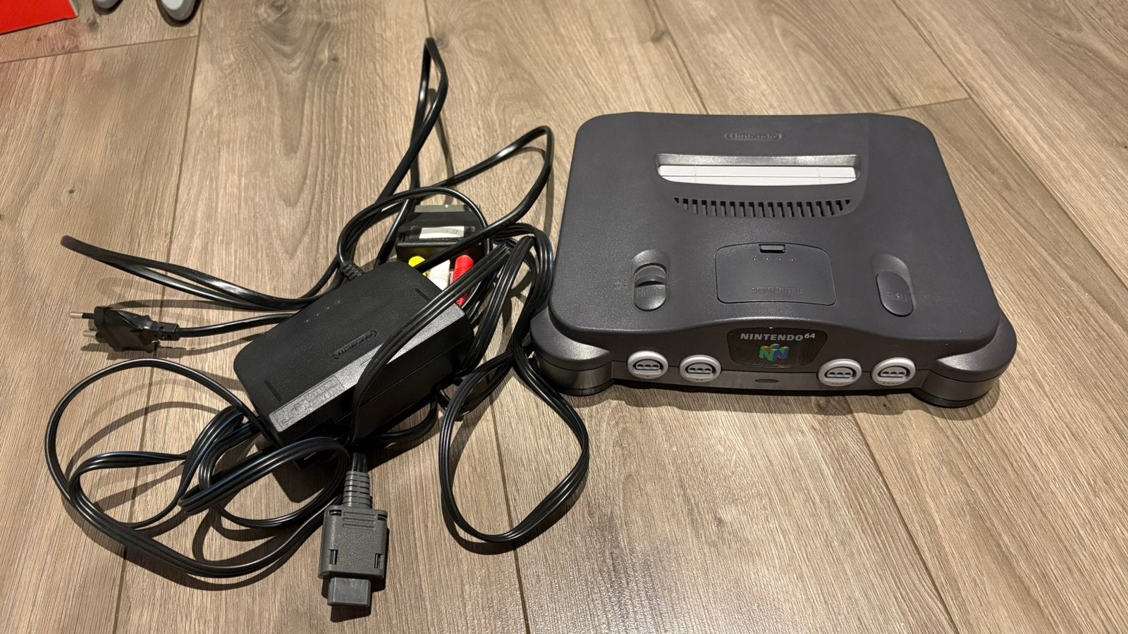 N64, Nintendo 64 + 4 controllers en 6 spellen, Spelcomputers en Games, Spelcomputers | Nintendo 64, Ophalen, Gebruikt, Met 3 controllers of meer