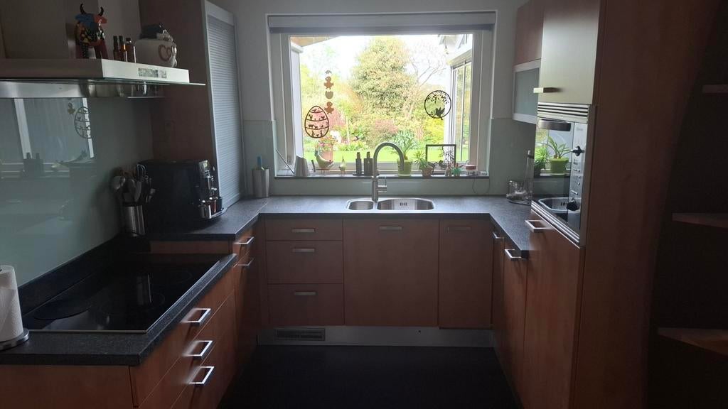 Mooie keuken met granieten blad en inbouwapparatuur, Huis en Inrichting, Keuken | Complete keukens, Ophalen