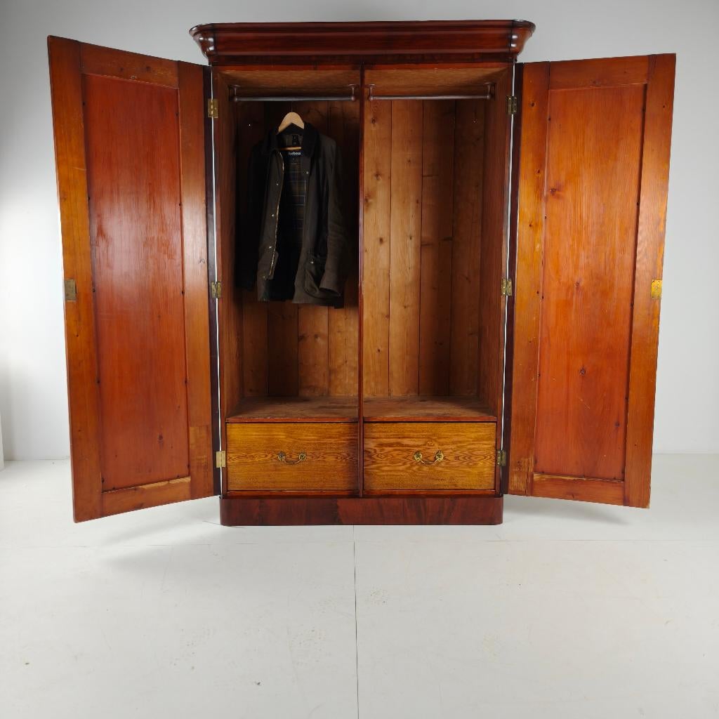 Victorian Wardrobe in Flamed Mahogany – circa 1860–1880, Ophalen of Verzenden