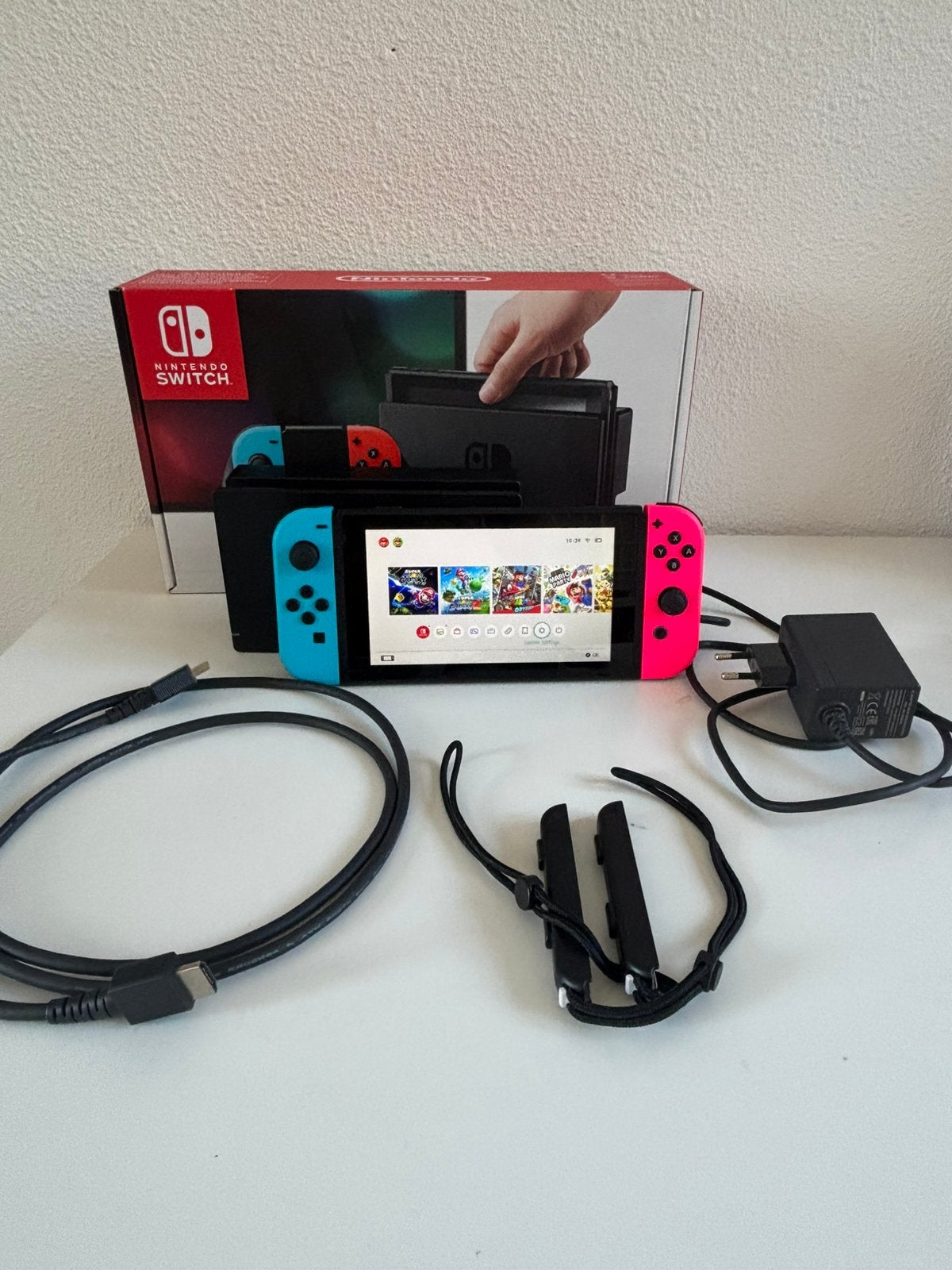 Nintendo Switch with Box, Ophalen of Verzenden, Gebruikt, Met 2 controllers, Switch Original