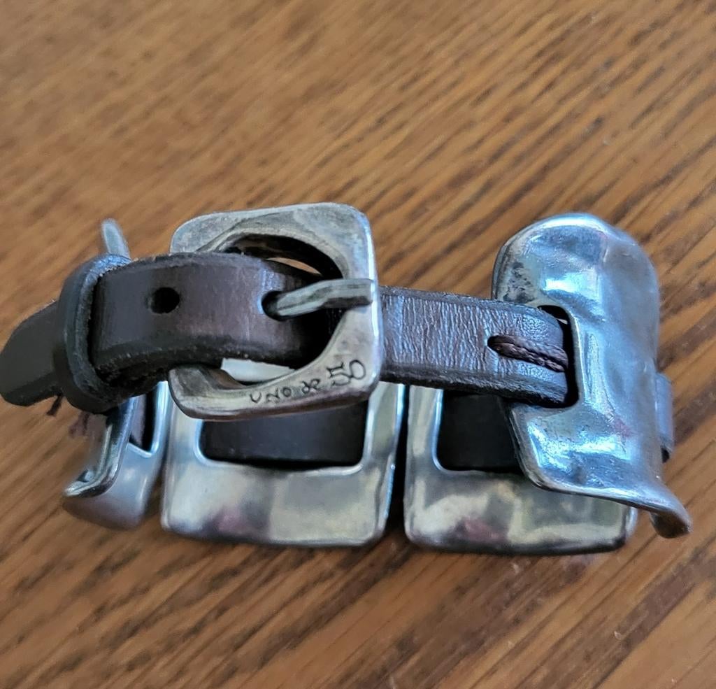Uno de 50 verzilverde armband met bruin leren bandje, Sieraden, Tassen en Uiterlijk, Armbanden, Ophalen of Verzenden, Zo goed als nieuw