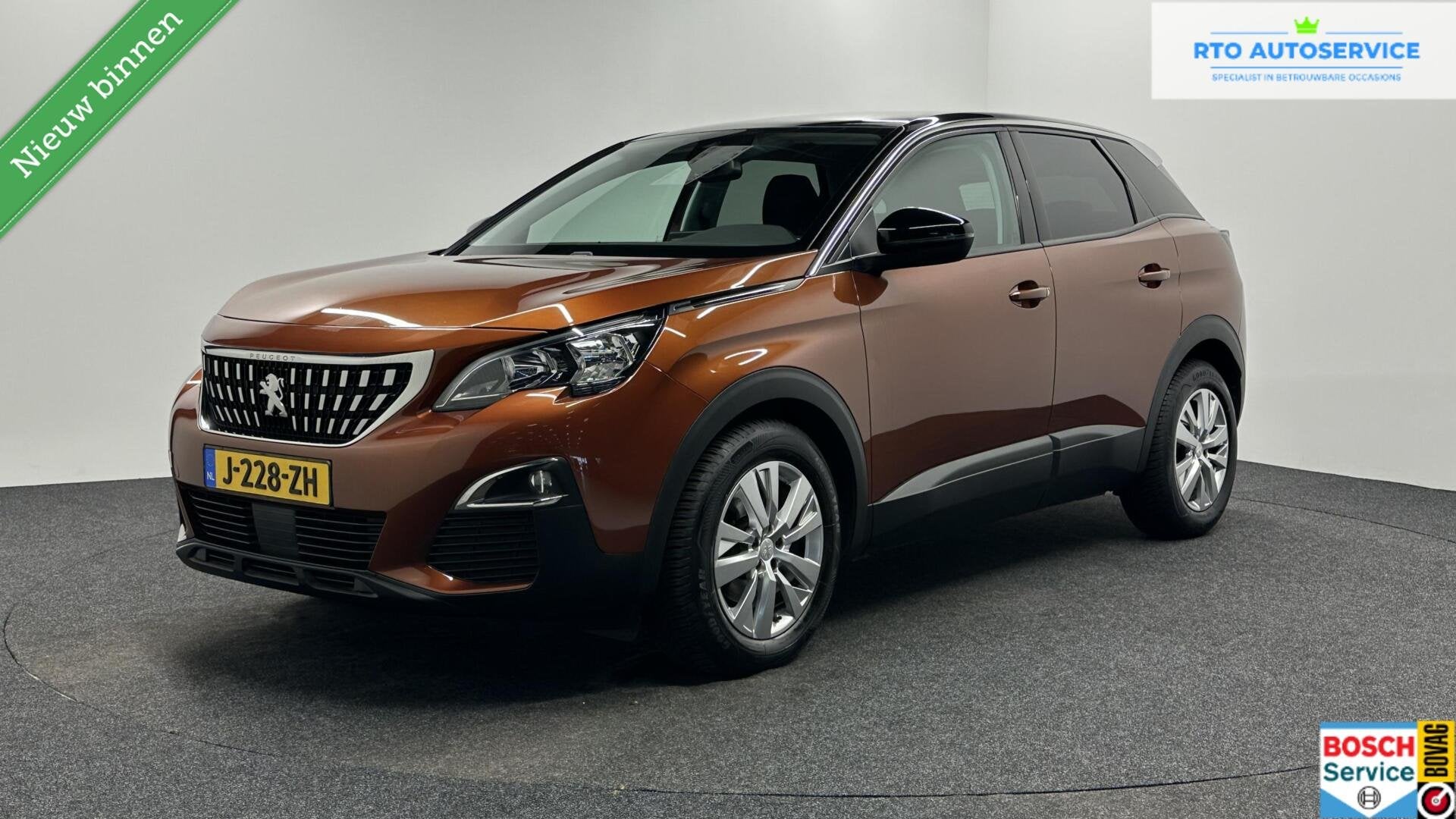 Peugeot 3008 1.2 PureTech Blue lease Executive Avantage NAVI, Auto's, Voorwielaandrijving, Stof, Gebruikt, 1199 cc