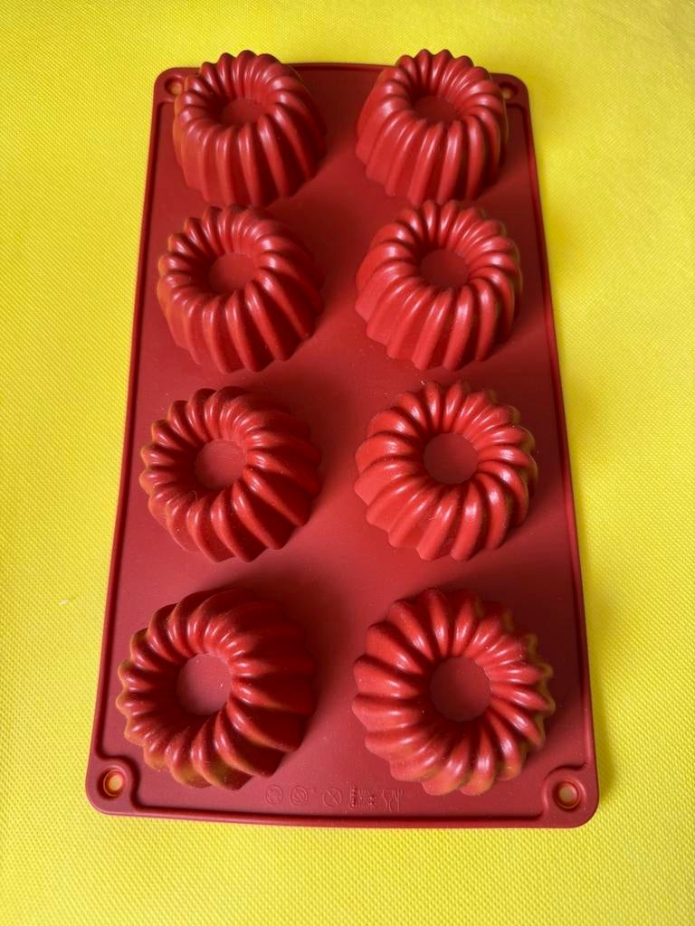 Bonbons mall mold chocola, Ophalen of Verzenden, Zo goed als nieuw, Taarten of Cupcakes, Bakvorm