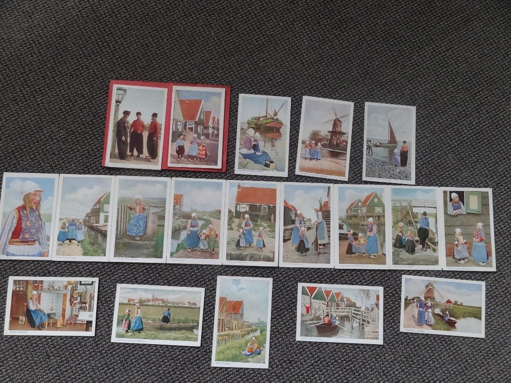 19 zeer oude kaarten in kleur van Marken, leparello in mapje, Verzenden, 1920 tot 1940, Ongelopen, Noord-Holland