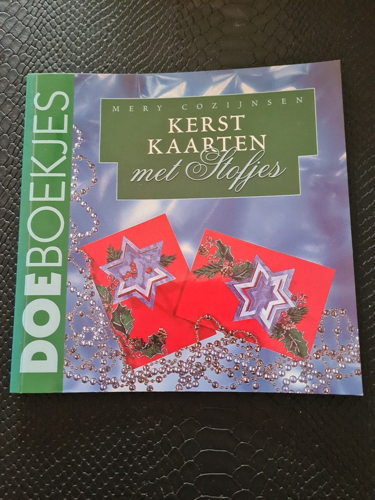 M. Cozijnsen - Kerstkaarten met stofjes, Ophalen of Verzenden, Zo goed als nieuw, M. Cozijnsen