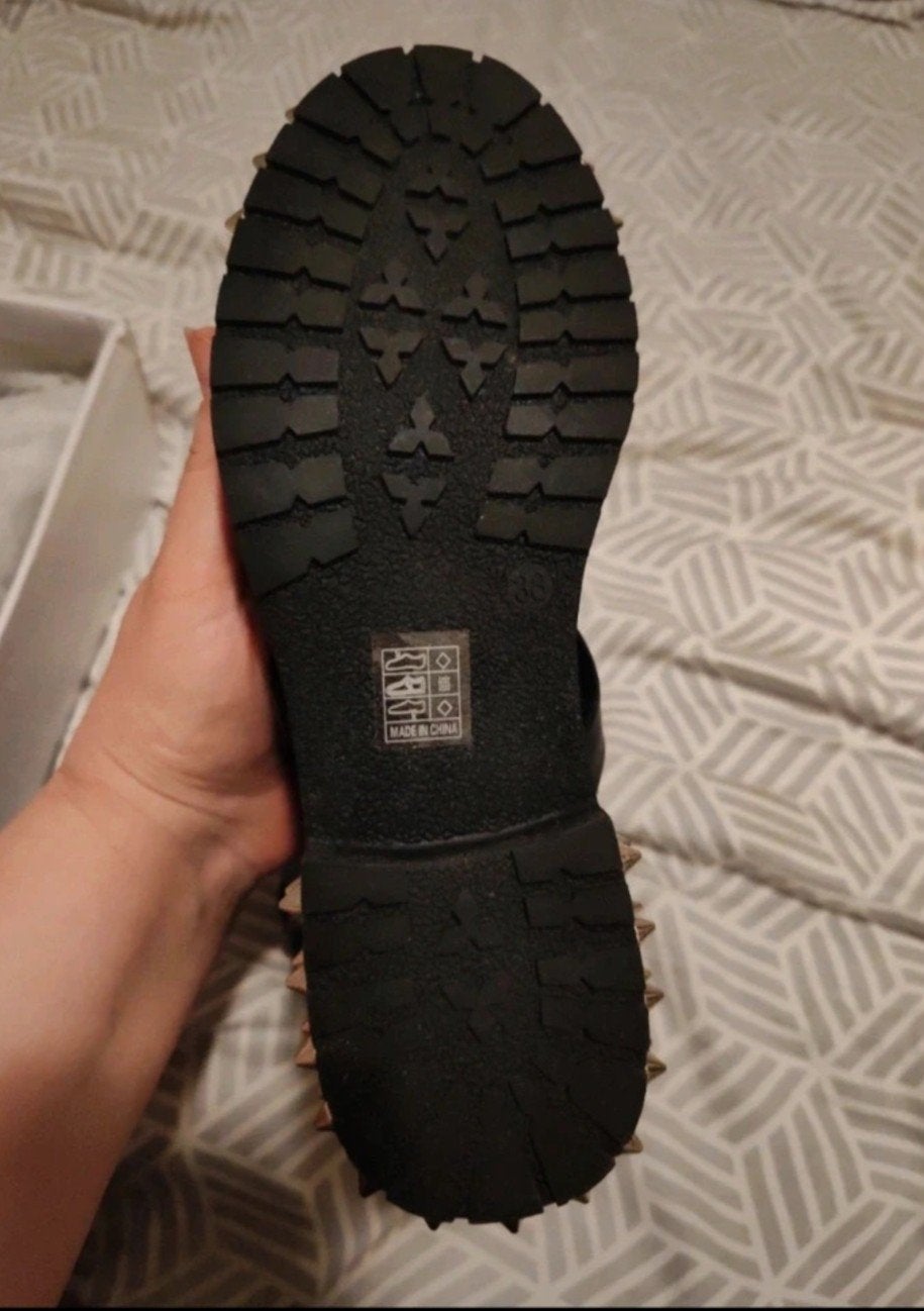 Zwarte laarzen met studs - Maat 40, Kleding | Dames, Schoenen, Ophalen of Verzenden, Nieuw, Zwart, Lage of Enkellaarzen
