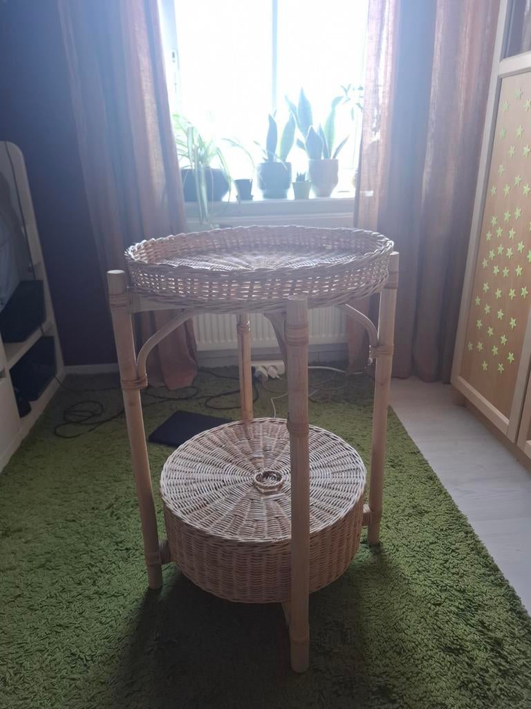 Ikea rattan nachtkastje/ bijzettafel,bruin, Ophalen, Zo goed als nieuw, 45 tot 65 cm, 70 cm of meer