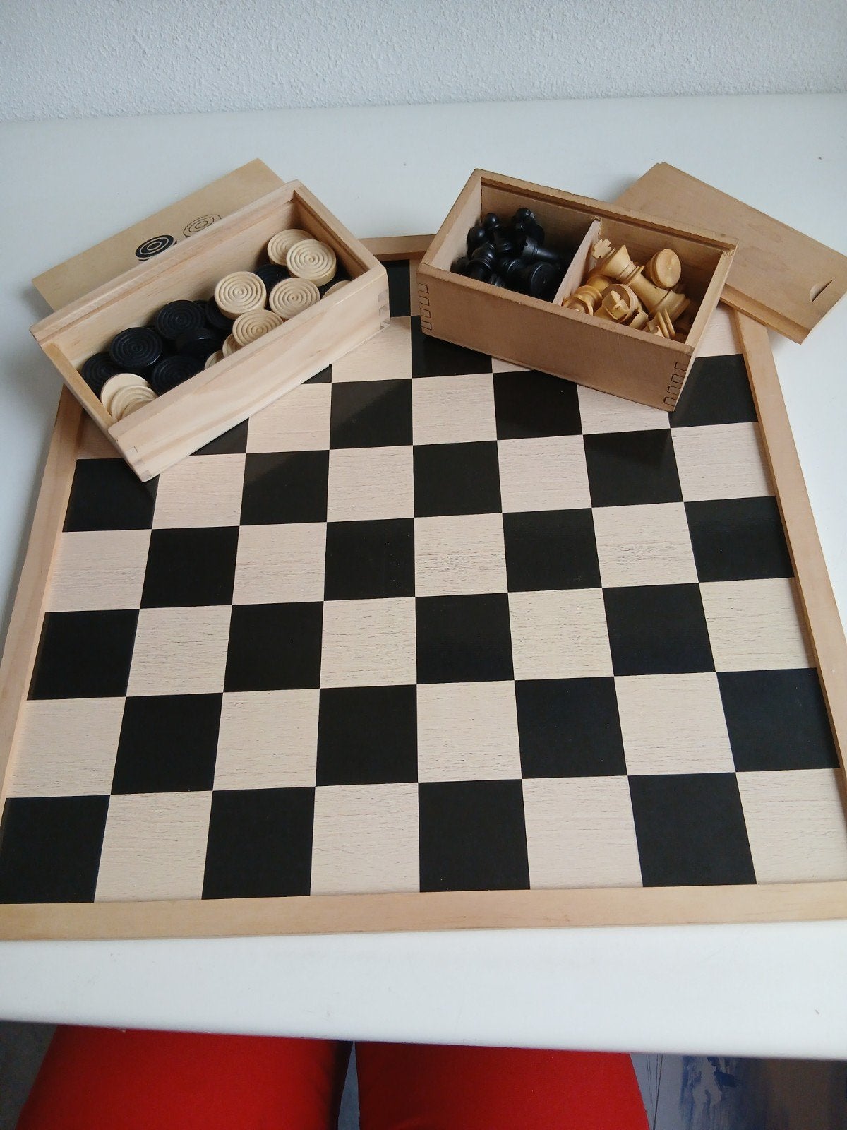 schaakstenen en damstenen en een dam/schaakbord, Ophalen of Verzenden