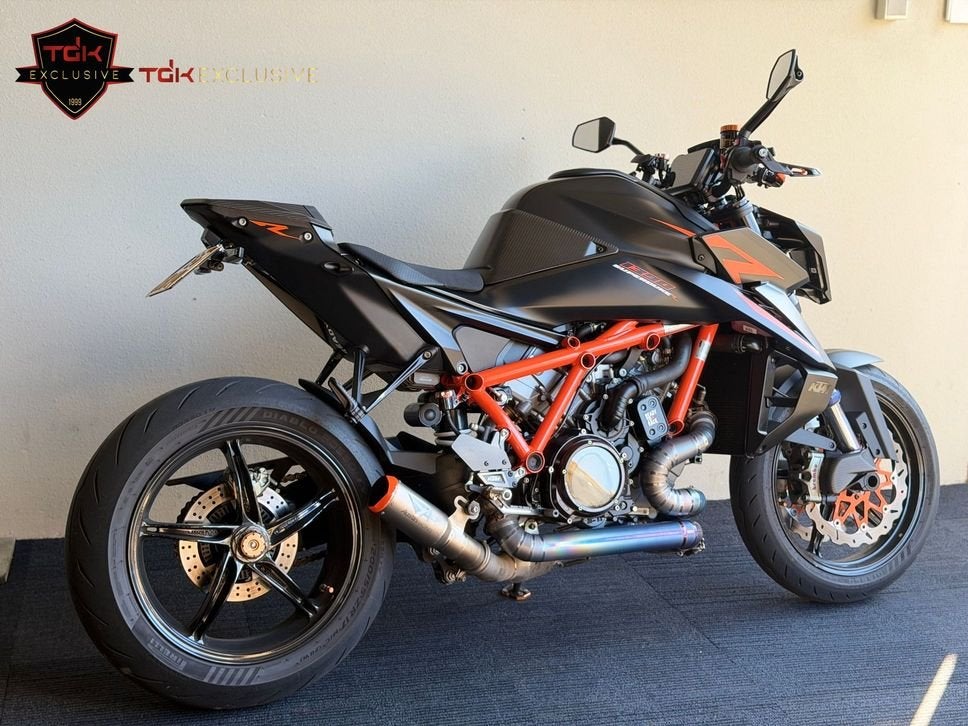 KTM 1390 SUPERDUKE R EVO AUSTIN RACING 1290 SUPER DUKE, Motoren, 2 cilinders, KTM, Motorrijbewijs A, Bedrijf