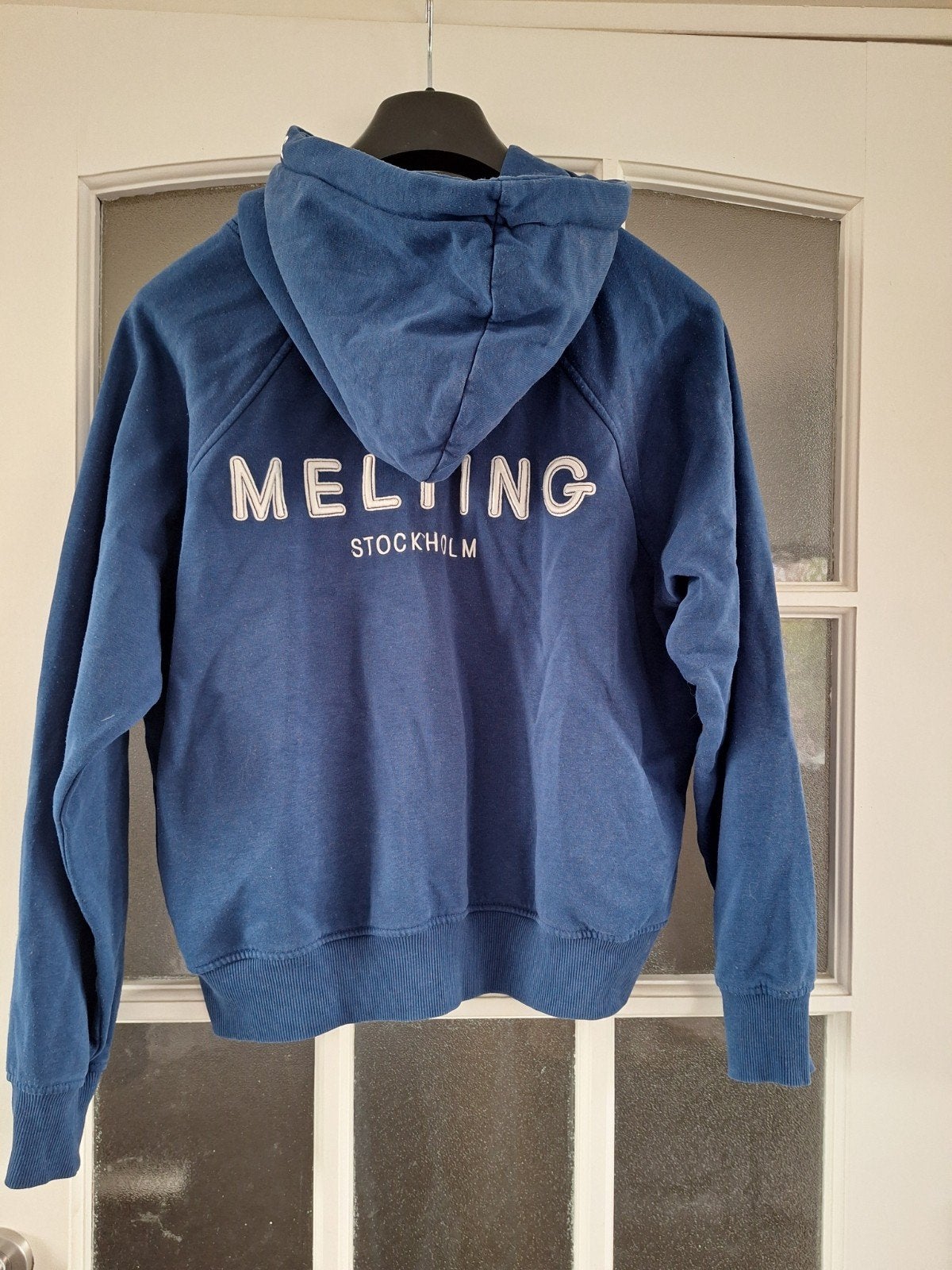 Melting Stockholm Hoodie Maat M, Kleding | Dames, Truien en Vesten, Maat 38/40 (M), Blauw, Ophalen of Verzenden, Gedragen