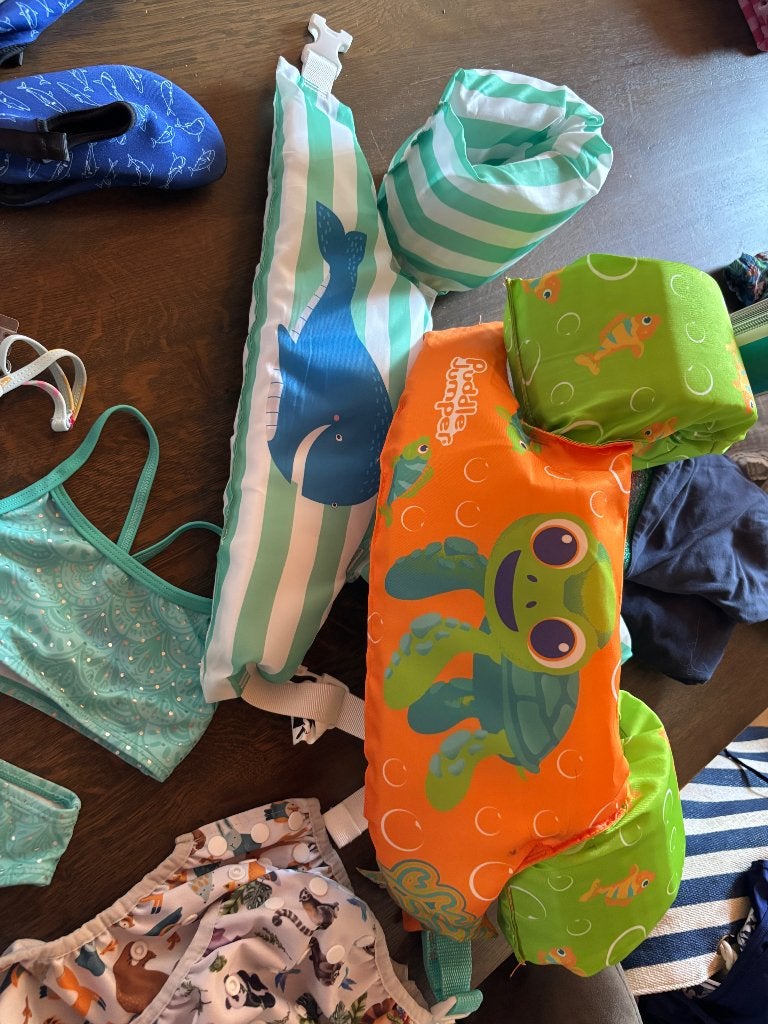 Partij zwemkleren en accessoires, Kinderen en Baby's, Overige Kinderen en Baby's, Ophalen, Zo goed als nieuw