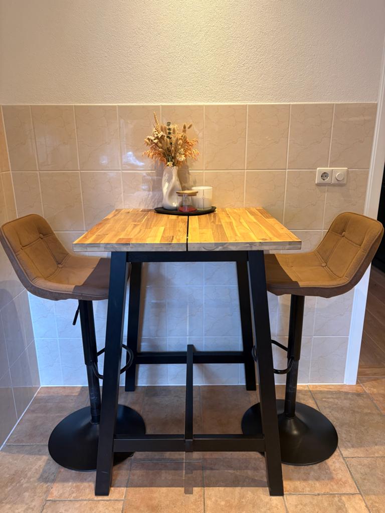 Hoge bartafel, Ophalen, Gebruikt, Inclusief barstoelen