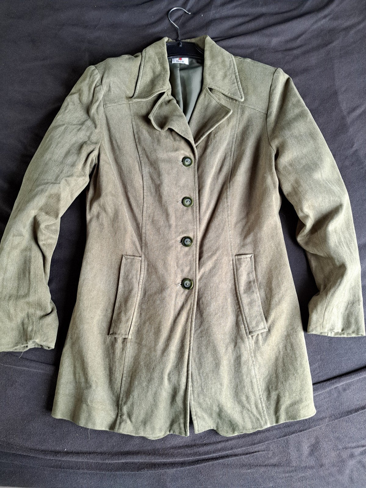 Lange groene colbert / jas
Ecco c&a
Lijkt verkleurd, maar is, Ophalen of Verzenden, Gedragen, Groen