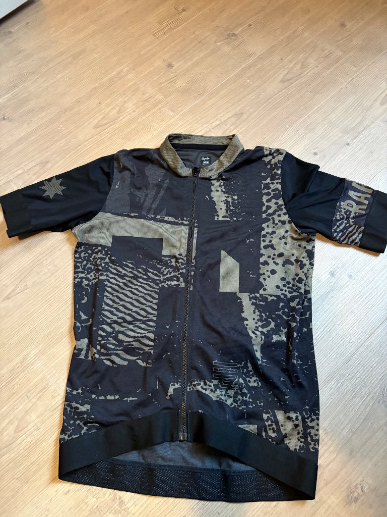 Set van 4 Rapha fiets shirts maat L, Fietsen en Brommers, Fietsaccessoires | Fietskleding, Gebruikt, Heren, Bovenkleding, L, Ophalen of Verzenden