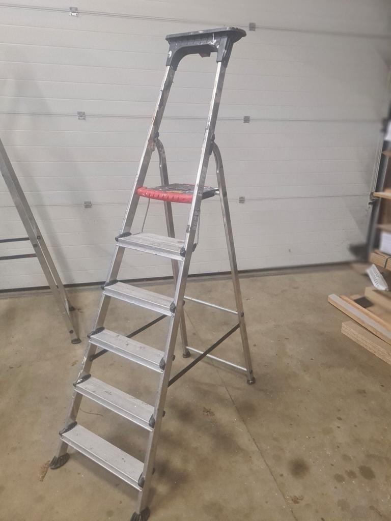 Aluminium Keukentrap huishoudtrap altrex, Doe-het-zelf en Verbouw, Ladders en Trappen, Ophalen, Gebruikt, Trap, Opvouwbaar of Inschuifbaar