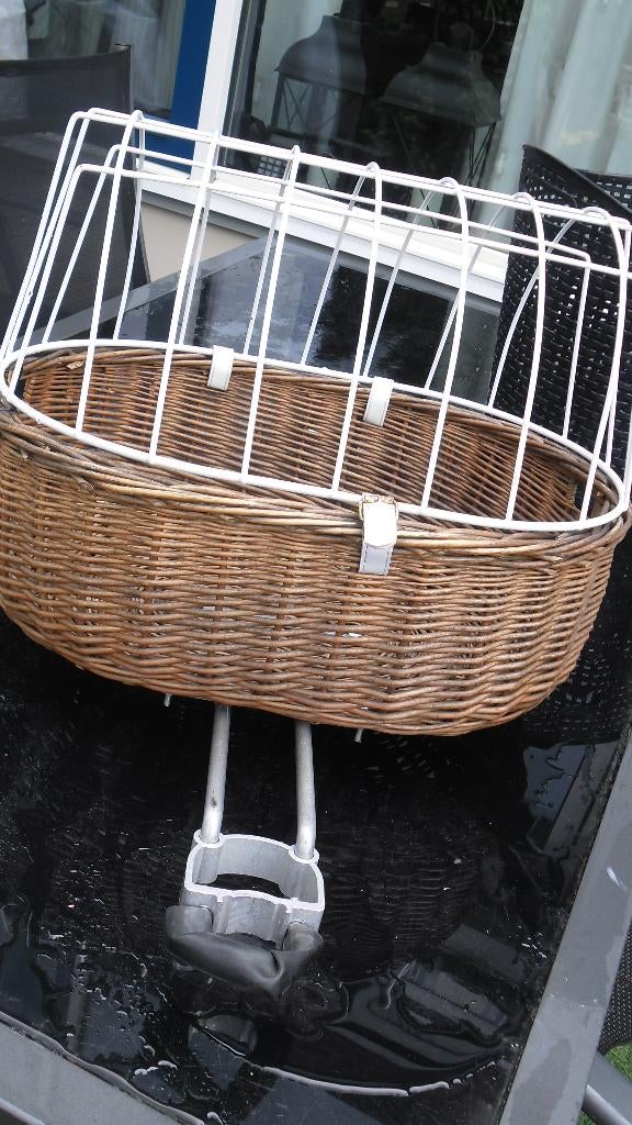 HONDEN  FIETSMAND, Ophalen, Gebruikt, Riet
