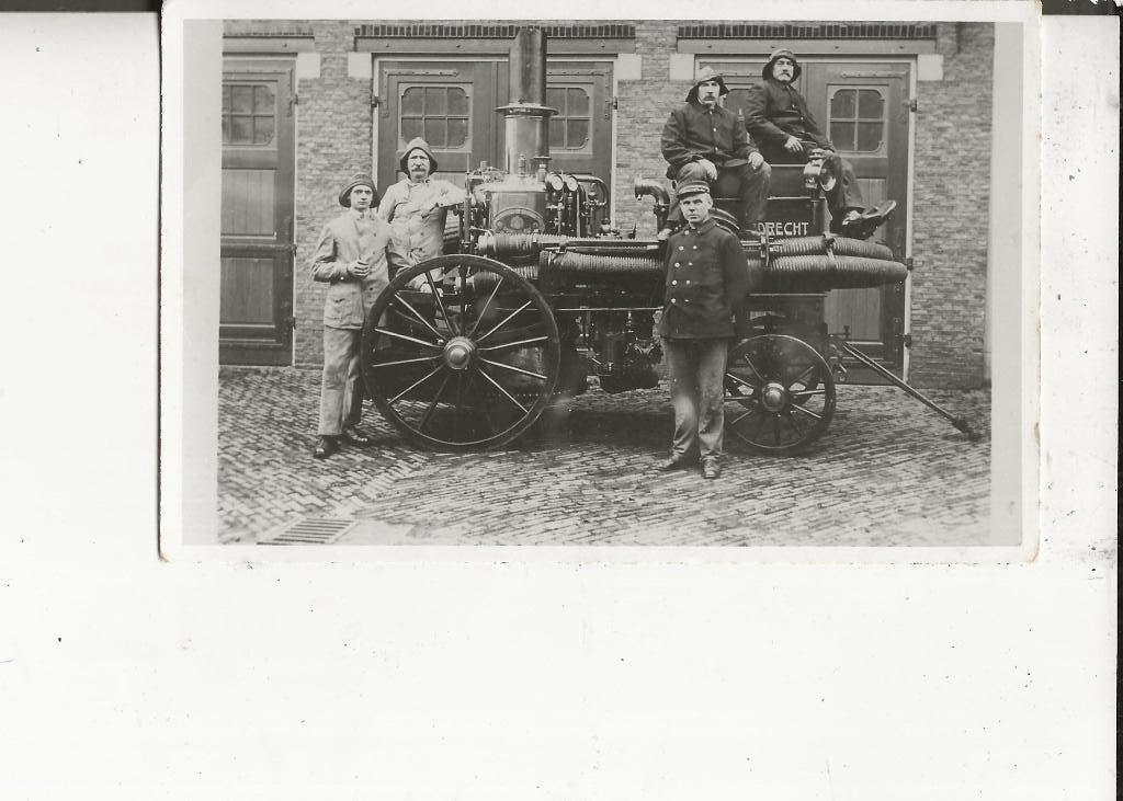 Dordrecht Brandweerwagen met bemanning Fotokaart 1915, Ophalen of Verzenden, Voor 1920, Ongelopen, Zuid-Holland