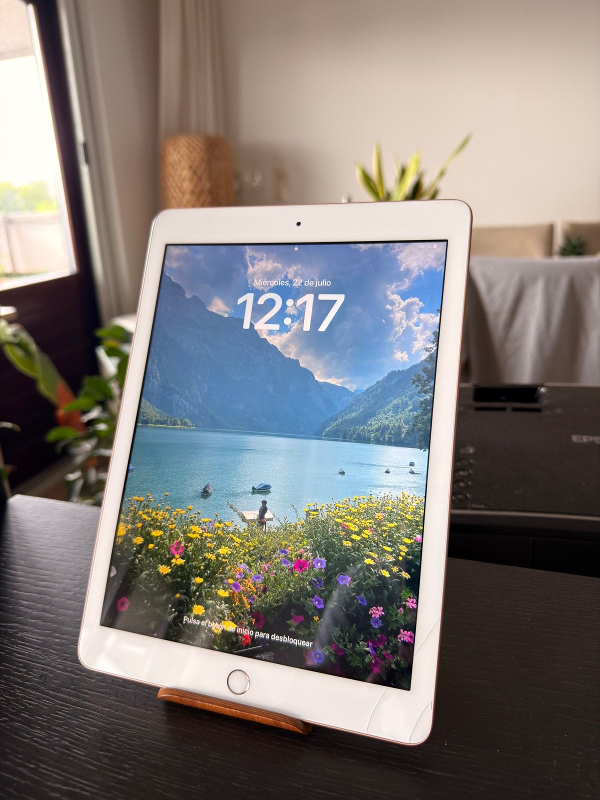 iPad 6 - 32gb (A1893) met barstje in de hoek, Computers en Software, Apple iPads, Rose Goud, Gebruikt, 32 GB, Apple iPad