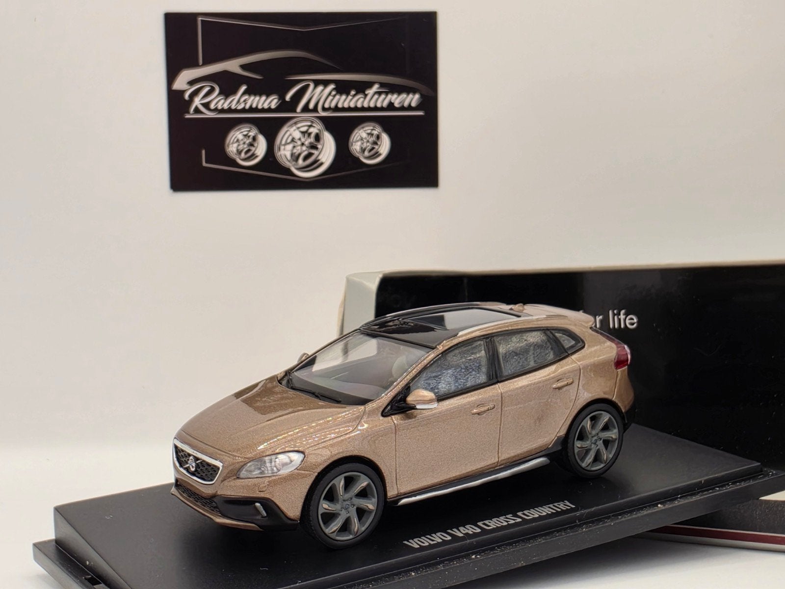 Volvo V40 Cross country - Raw copper - 1:43 Motorart, Hobby en Vrije tijd, Modelauto's | 1:43, Overige merken, Auto, Ophalen of Verzenden