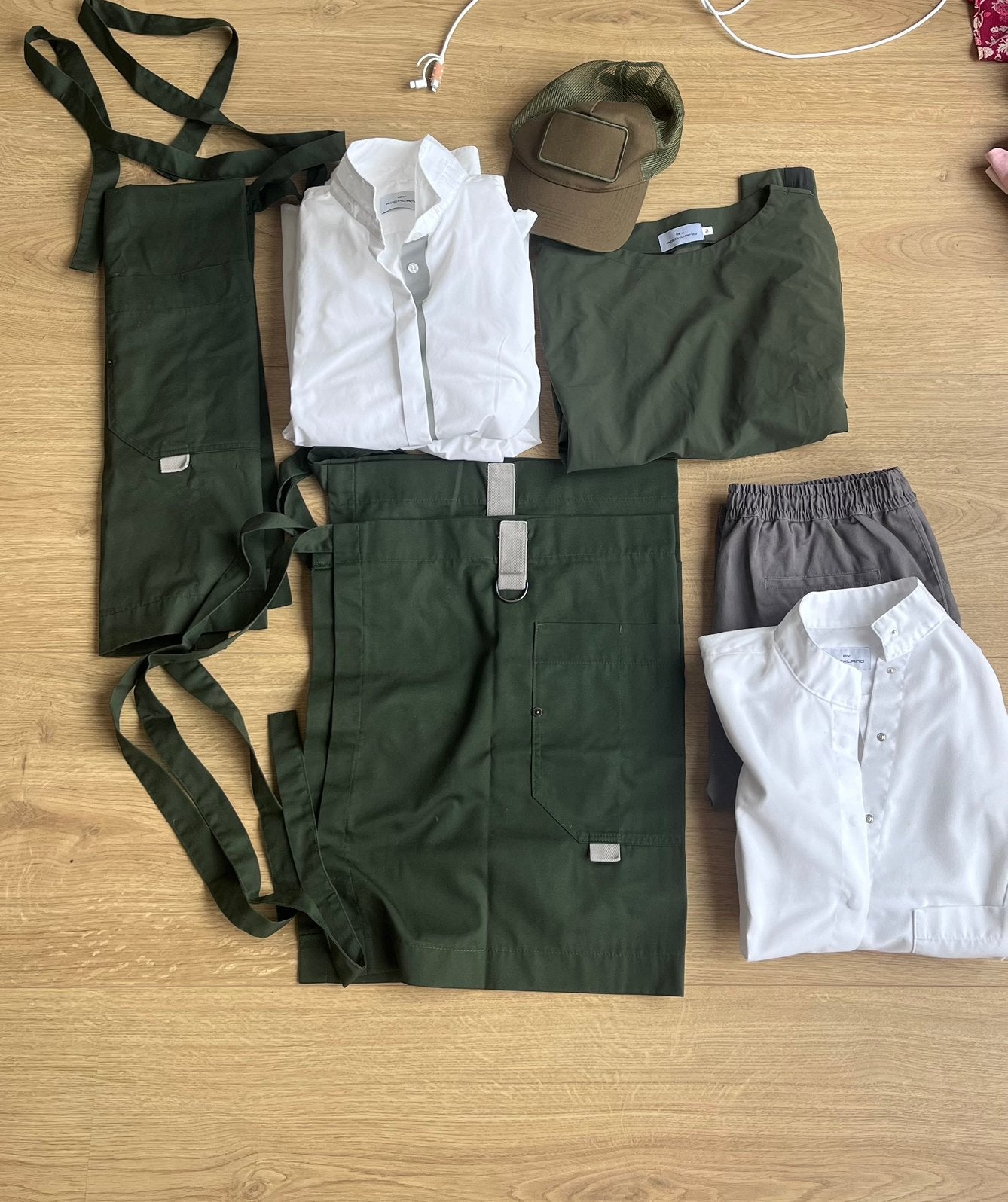 Kleding Hotelschool Leeuwarden, Ophalen of Verzenden, Gedragen, Maat 38/40 (M), Wit