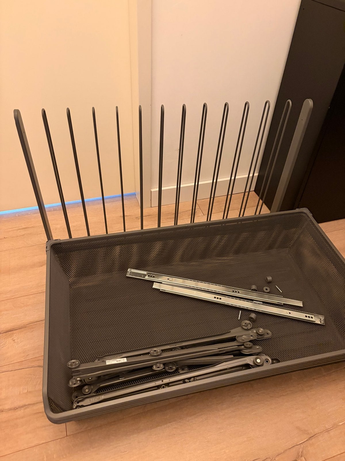 IKEA KOMPLEMENT Uittrekbare Broekhanger en Draadmand, Huis en Inrichting, Ophalen, Gebruikt