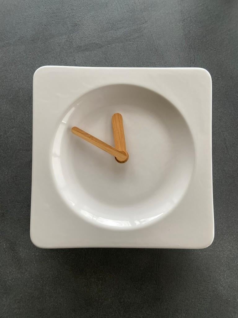 Design LEFF amsterdam Tile Wand- en tafelklok 25 x 25 cm, Huis en Inrichting, Woonaccessoires | Klokken, Ophalen, Zo goed als nieuw