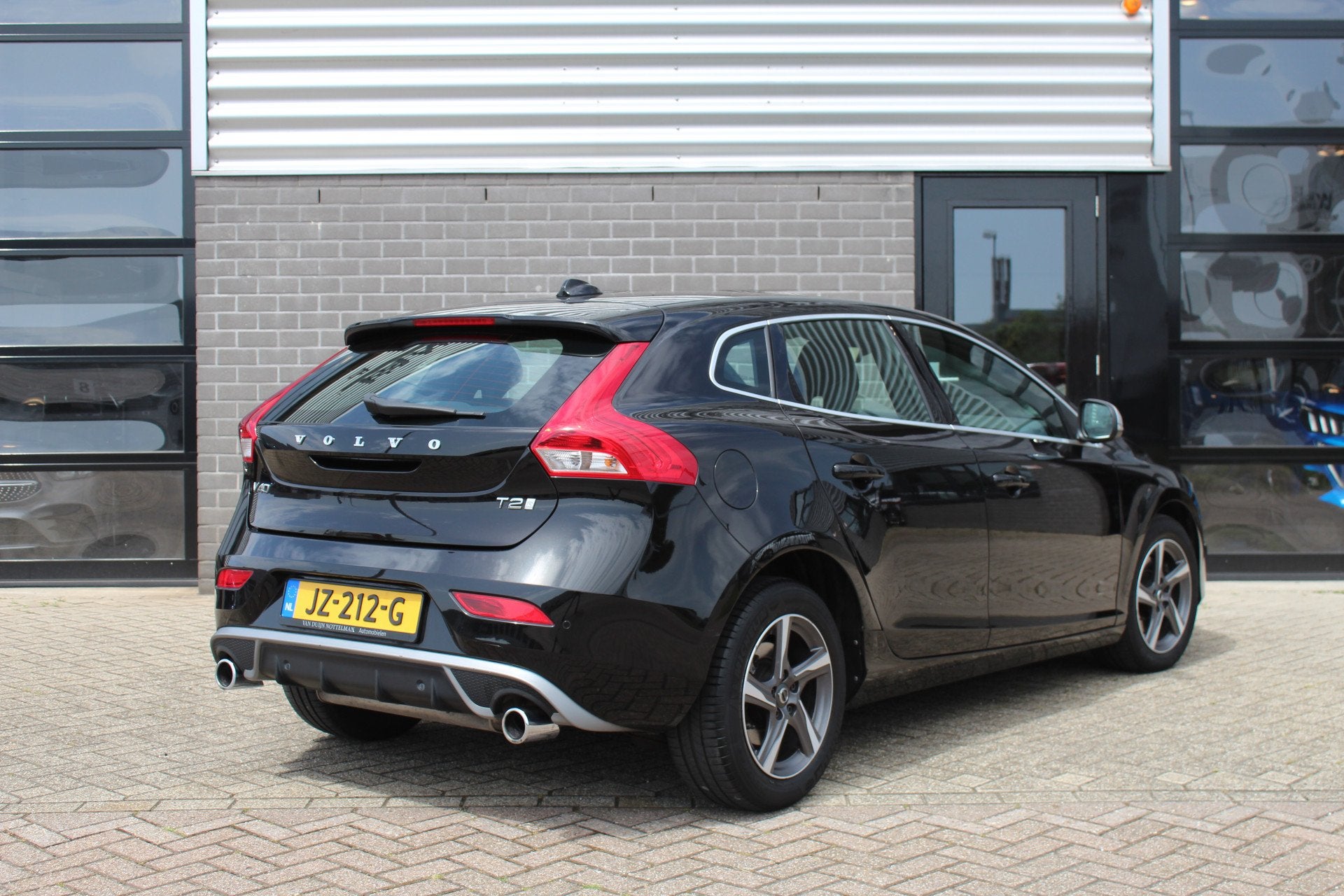 Volvo V40 2.0 T2 R-Design / Stoelverwarming / Standkachel /, Auto's, Volvo, Voorwielaandrijving, Gebruikt, 4 cilinders, Bedrijf