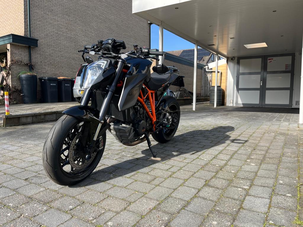 KTM Superduke 1290 R getuned, 2 cilinders, Occasion, Motorrijbewijs A, Bedrijf
