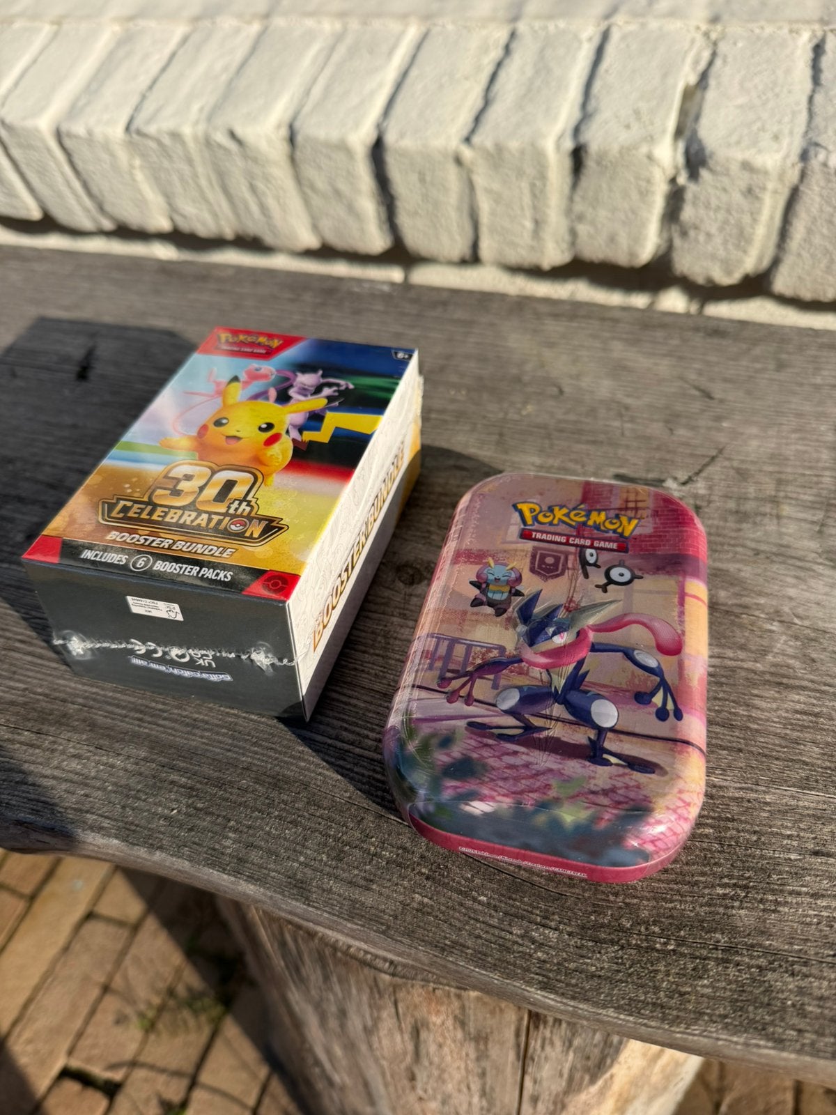 Pokemon 30th Anniversary Booster Bundle + Tin, Ophalen of Verzenden, Nieuw, Booster