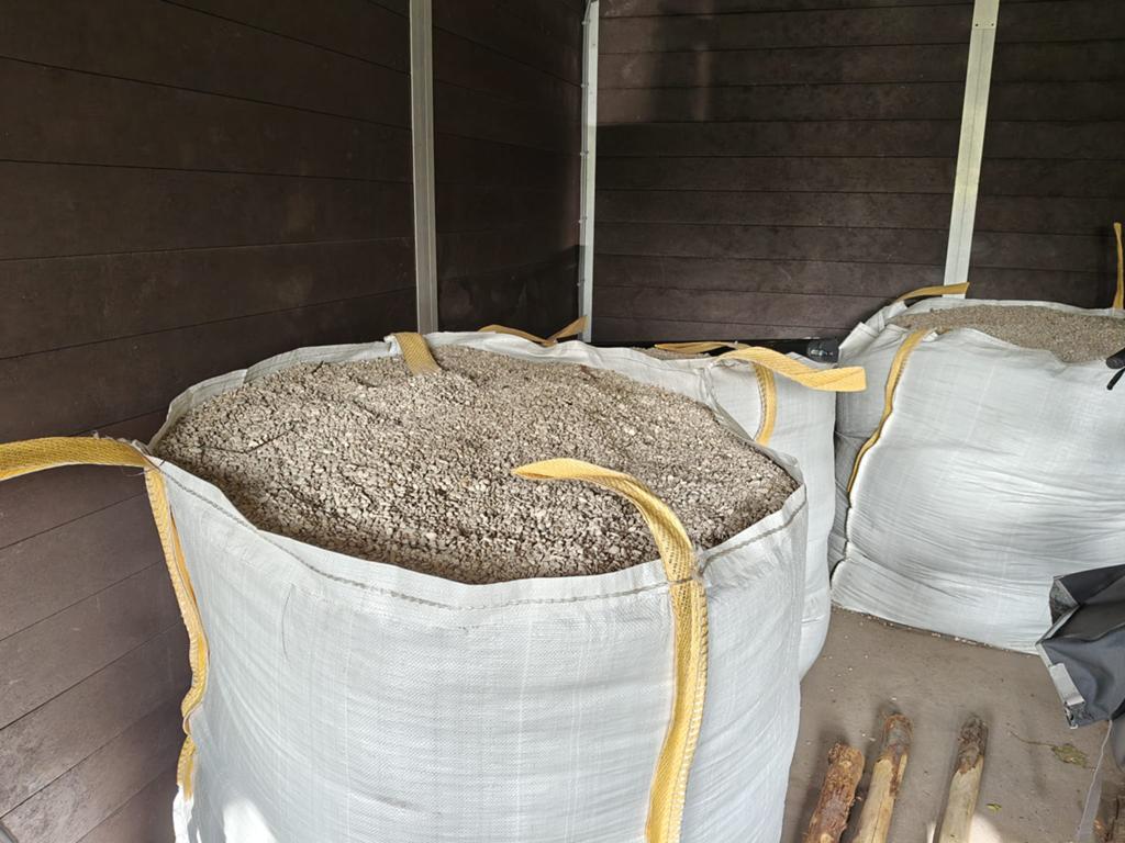 Big bags met grind, Ophalen, Overige materialen, Gebruikt, Wit