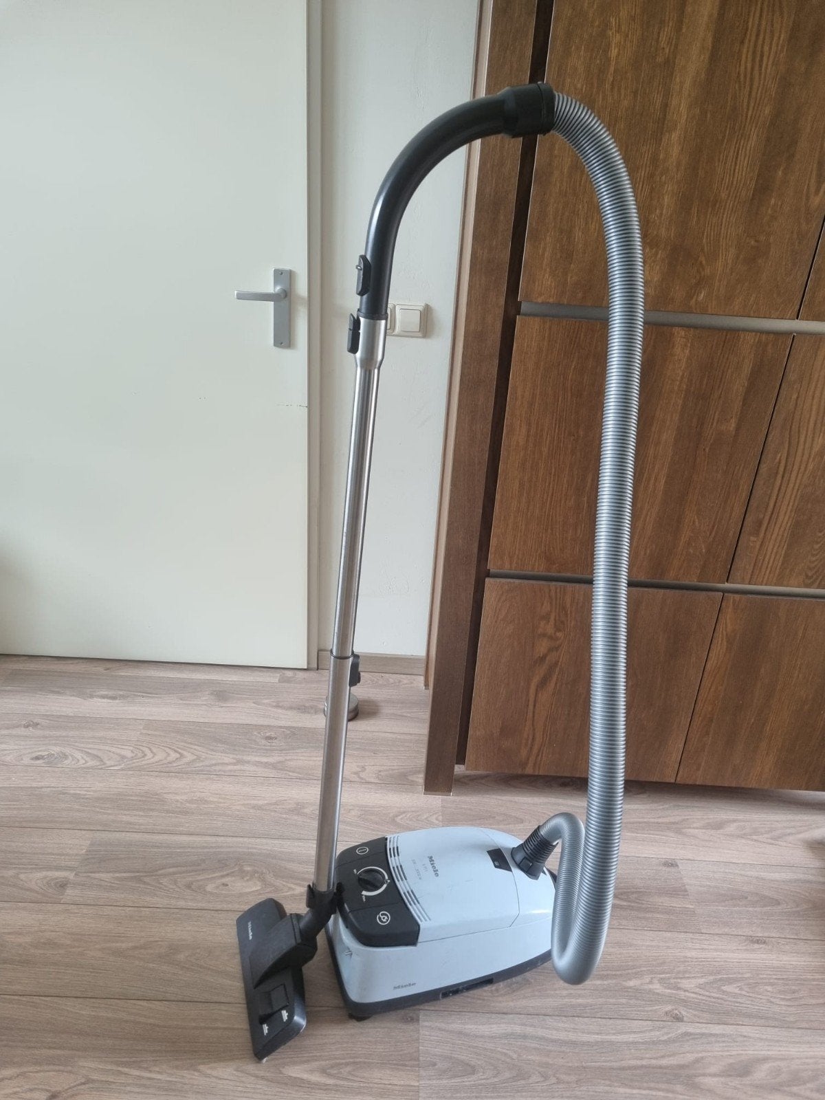 Miele stofzuiger te koop, Gebruikt, Miele, Sledestofzuiger, Ophalen