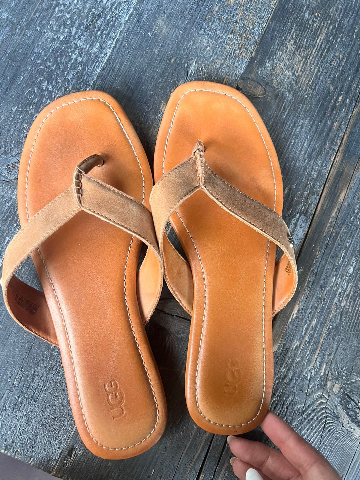 UGG COGNAC BRUIN ECHT LEREN TEENSLIPPERS SLIPPERS MAAT 40, Slippers, Bruin, Ophalen of Verzenden, Zo goed als nieuw
