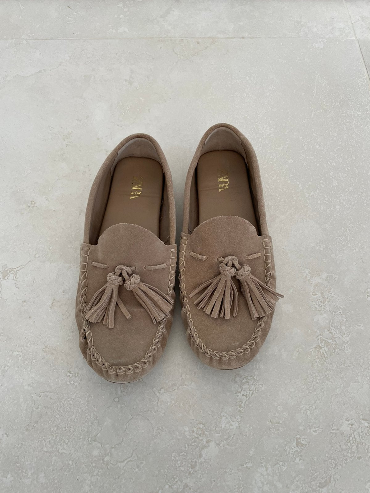 Zara loafers met kwastje mt 38, Ophalen of Verzenden, Zo goed als nieuw, Beige, Instappers