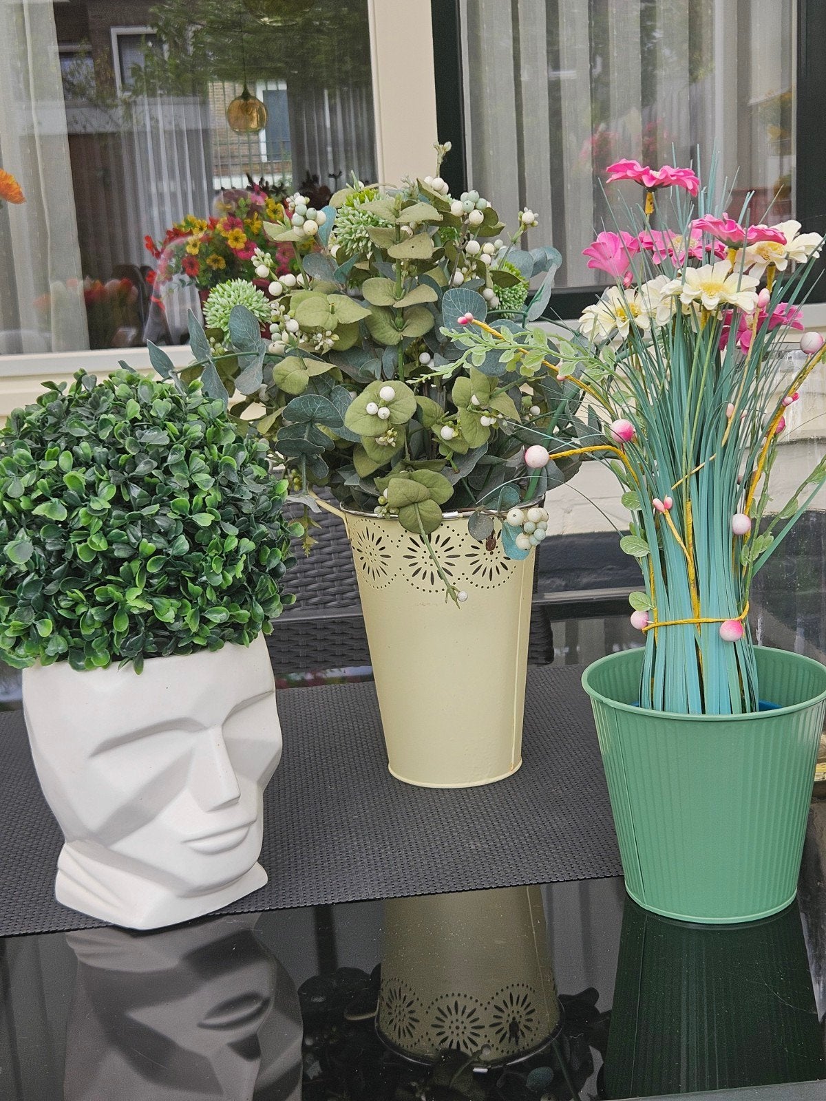 Kunstbloemen met vazen - complete set, Ophalen of Verzenden, Gebruikt, Inclusief decoratie, Kunststof