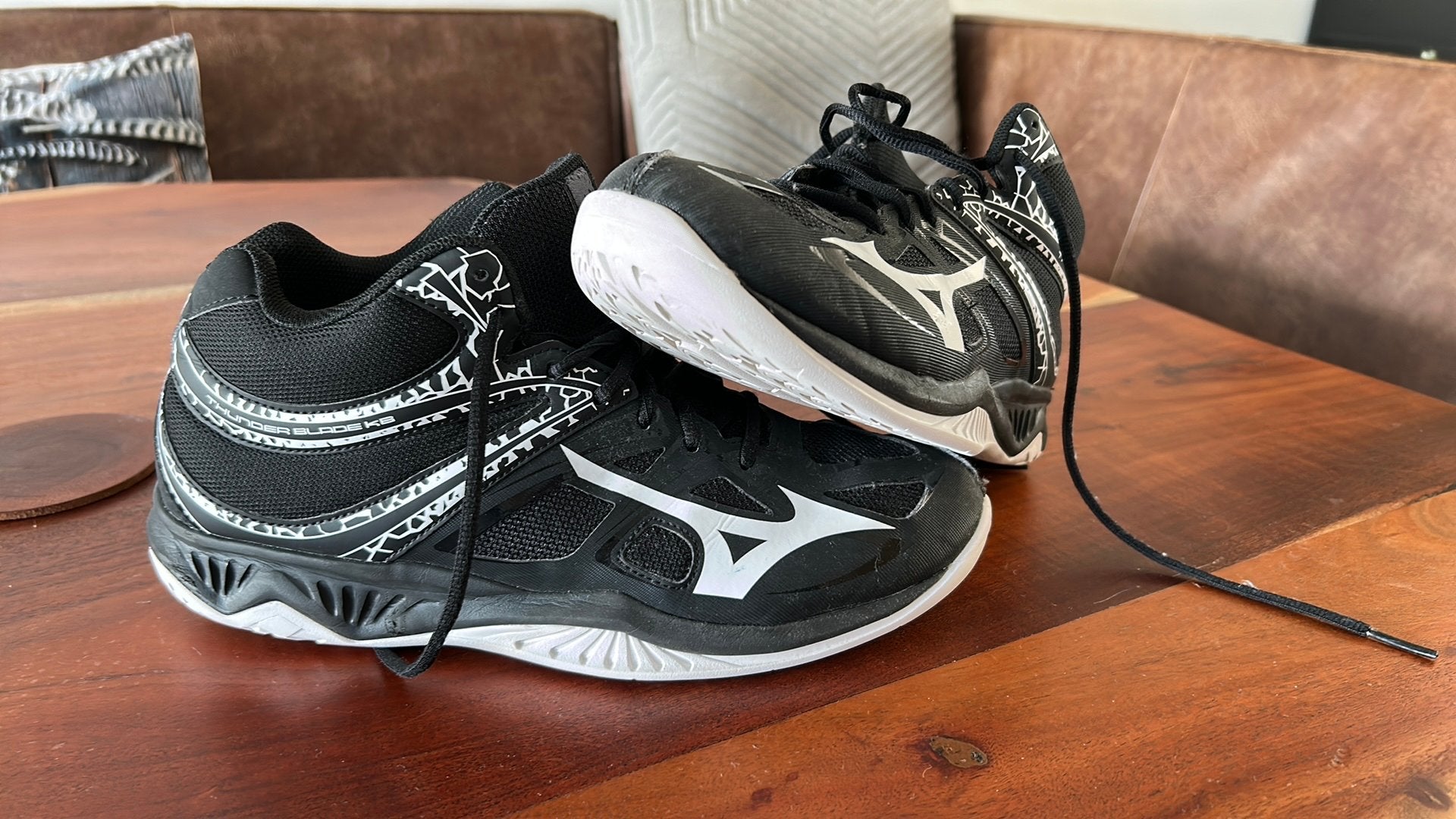 Mizuno schoenen zwart zaal maat 42,5, Ophalen of Verzenden, Gebruikt, Schoenen