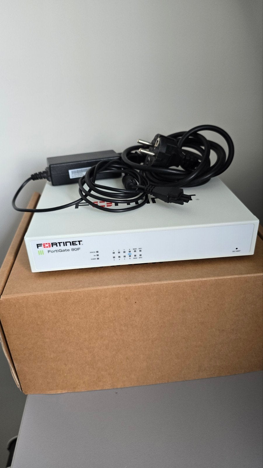 Fortigate 80F Firewall - Nieuwstaat, Computers en Software, Routers en Modems, Ophalen of Verzenden, Zo goed als nieuw, Router