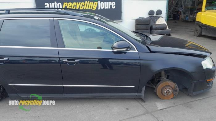 Portier 4Deurs rechts-voor van een Volkswagen Passat (LC9X), Gebruikt, -, -, -